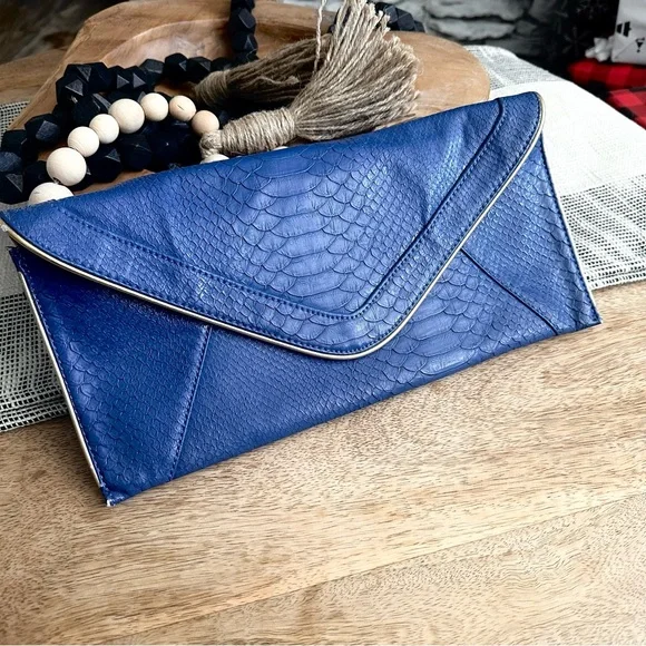 VINTAGE OVERSIZED STEVE MADDEN ENVELOPE BAG - Picture 14 of 16